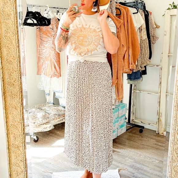 Cream Pleated Skirt - Picture 3 of 4